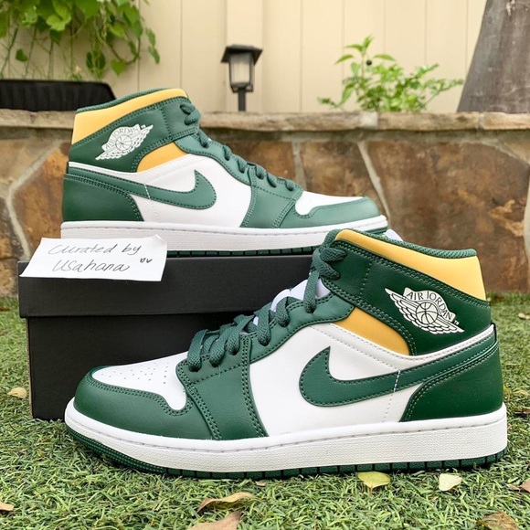 Men’s Nike Air Jordan 1 mid white green shoes - Picture 3 of 4